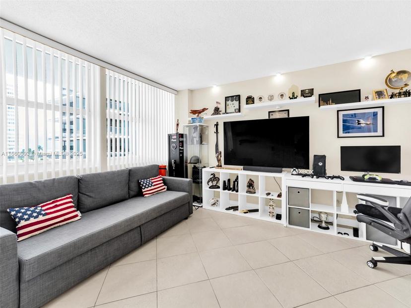 Picture of 2030 S Ocean Dr # 523, Hallandale Beach FL 33009