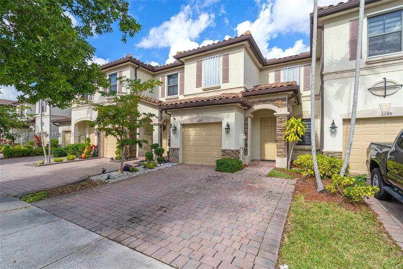 Picture of 3293 W 94Th Ter, Hialeah FL 33018