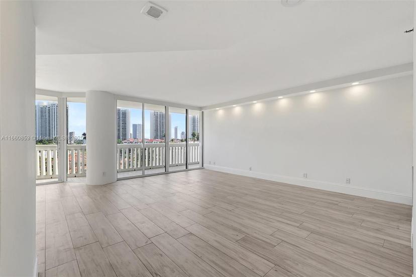 Picture of 1000 Island Blvd # 707, Aventura FL 33160