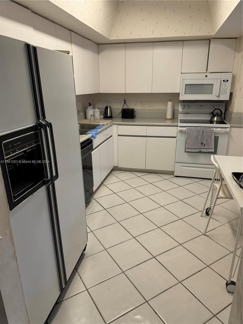 Picture of 9455 Collins Ave # 305, Surfside FL 33154