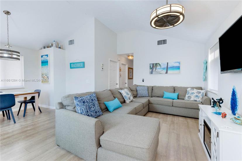 Picture of 211 Nettles Blvd, Jensen Beach FL 34957
