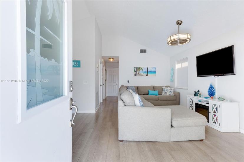 Picture of 211 Nettles Blvd, Jensen Beach FL 34957