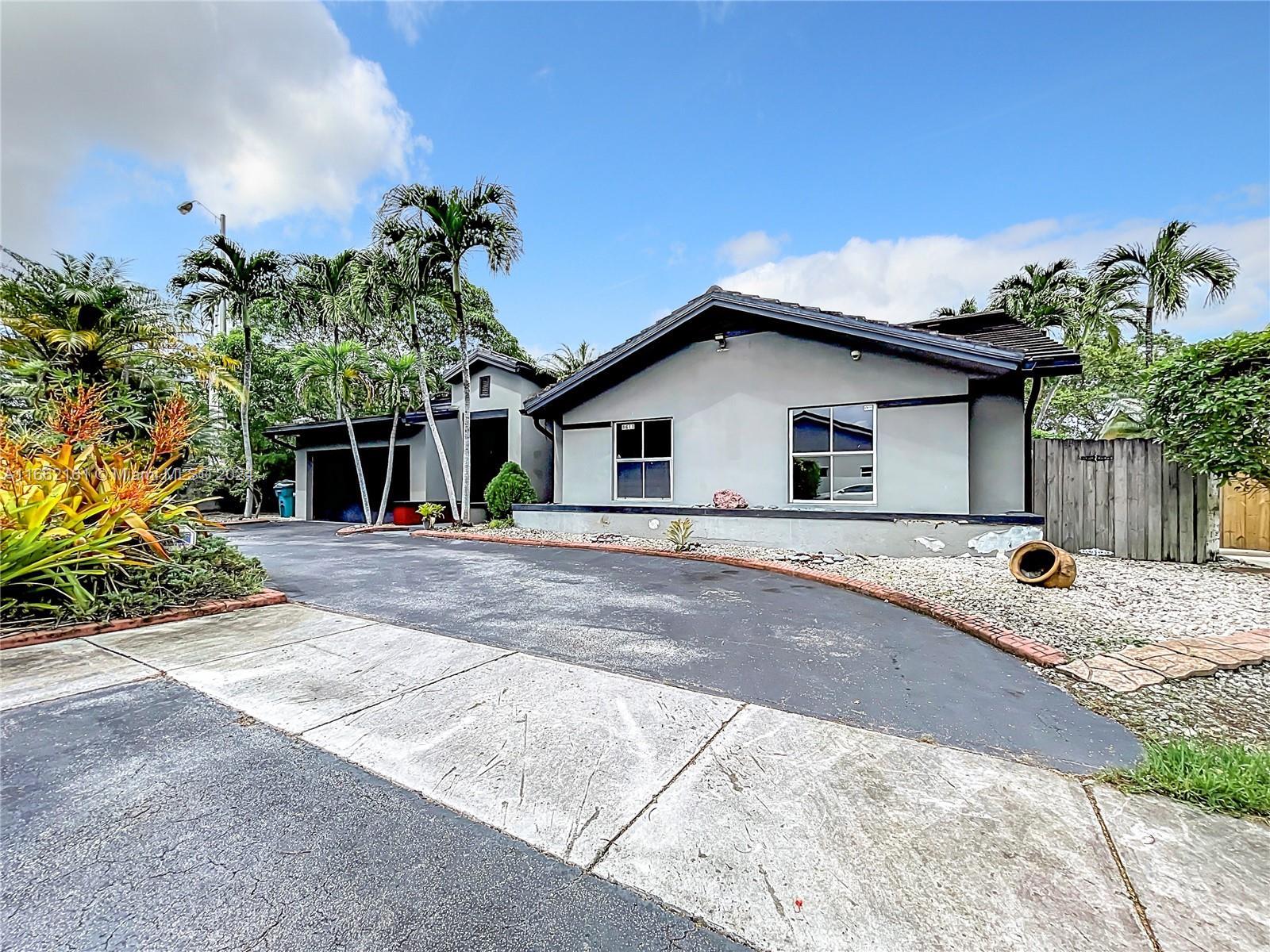 Picture of 8611 SW 82Nd Ter, Miami, FL 33143