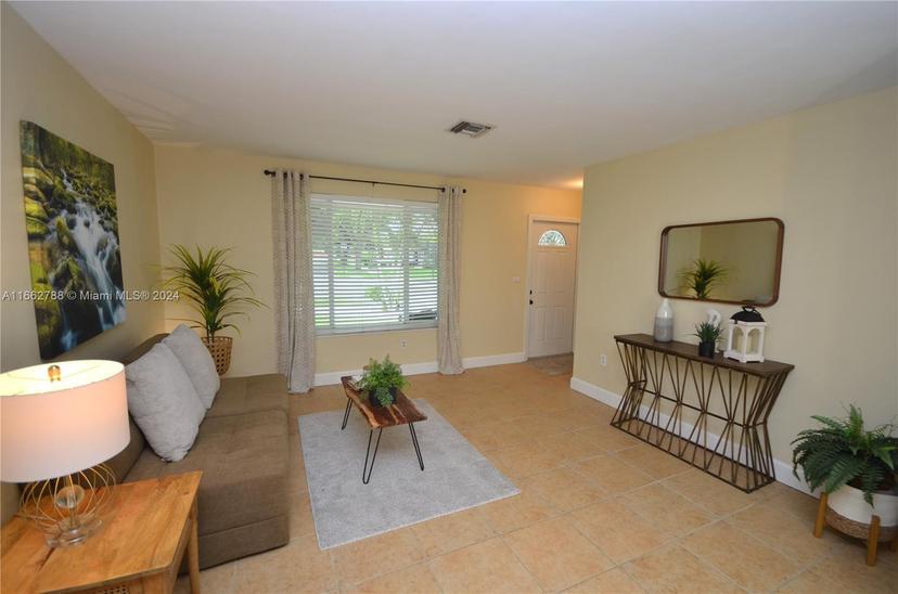 Picture of 14231 Lake Saranac Ave, Miami Lakes FL 33014