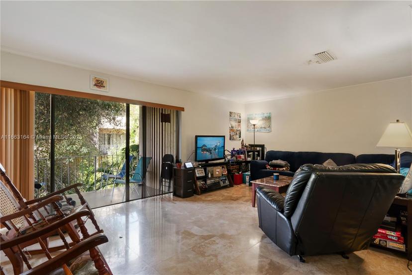 Picture of 9371 Fontainebleau Blvd # I204, Miami FL 33172