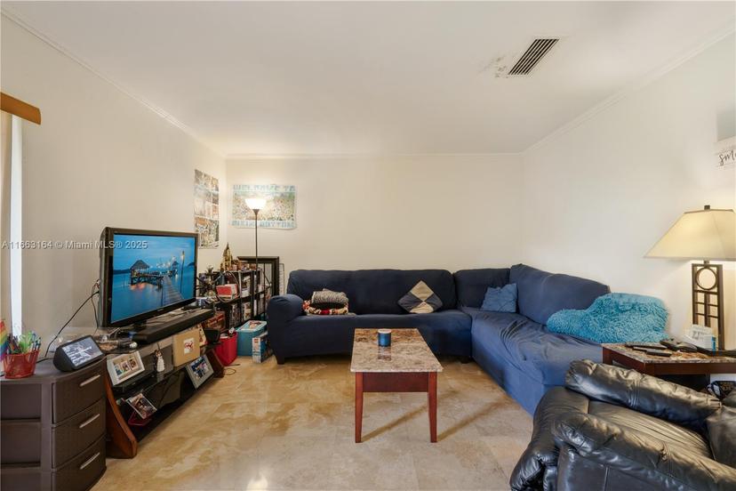 Picture of 9371 Fontainebleau Blvd # I204, Miami FL 33172