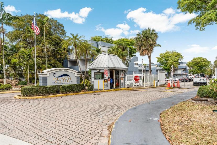 Picture of 9371 Fontainebleau Blvd # I204, Miami FL 33172