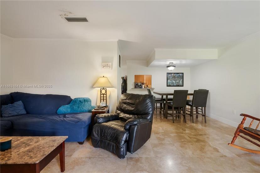 Picture of 9371 Fontainebleau Blvd # I204, Miami FL 33172