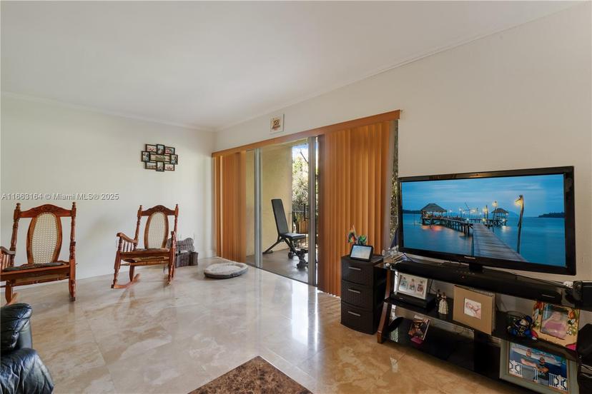 Picture of 9371 Fontainebleau Blvd # I204, Miami FL 33172