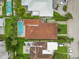 Picture of 9432 Carlyle Ave, Surfside, FL 33154