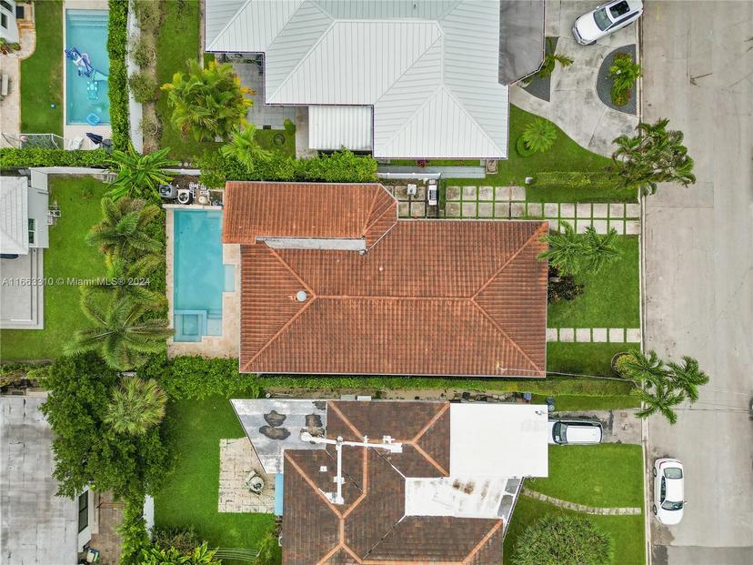 Picture of 9432 Carlyle Ave, Surfside FL 33154