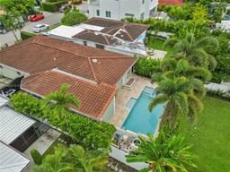 Picture of 9432 Carlyle Ave, Surfside, FL 33154