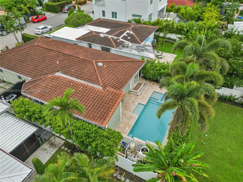 Picture of 9432 Carlyle Ave, Surfside FL 33154
