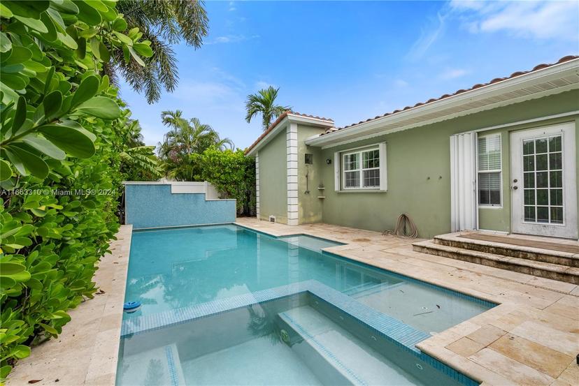 Picture of 9432 Carlyle Ave, Surfside FL 33154