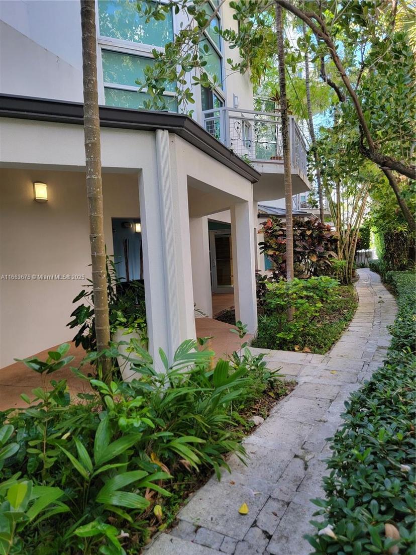 Picture of 7728 Collins Ave # 4, Miami Beach FL 33141