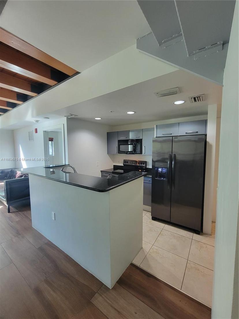 Picture of 7728 Collins Ave # 4, Miami Beach FL 33141