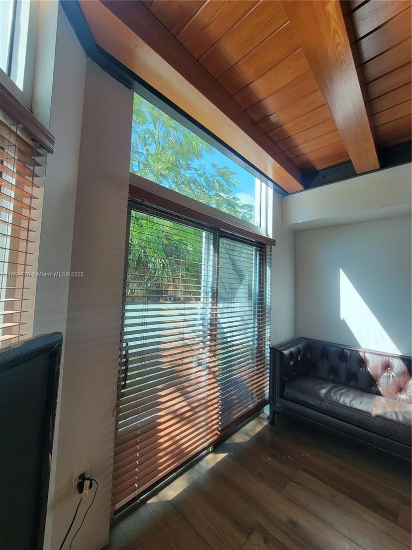 Picture of 7728 Collins Ave # 4, Miami Beach FL 33141