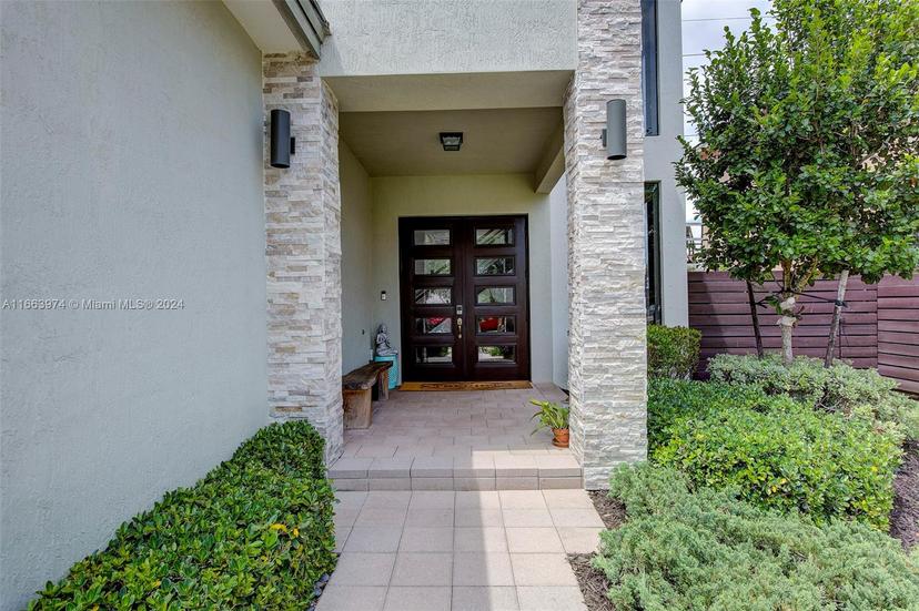 Picture of 16065 SW 136Th Ter, Miami FL 33196