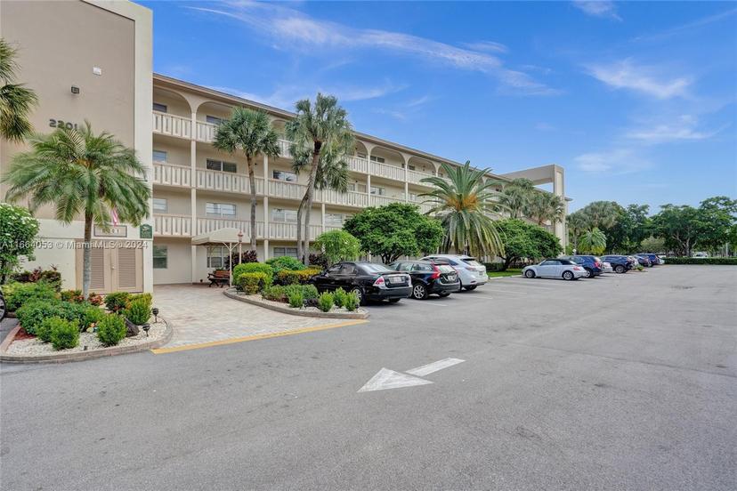 Picture of 2201 Lucaya Bnd # J3, Coconut Creek FL 33066