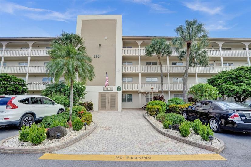 Picture of 2201 Lucaya Bnd # J3, Coconut Creek FL 33066