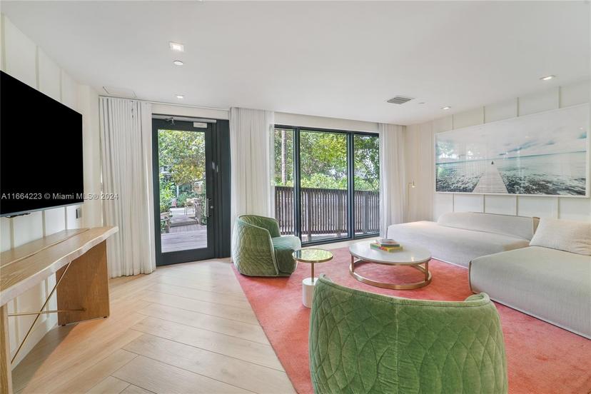 Picture of 2201 Collins Ave # 1, Miami Beach FL 33139