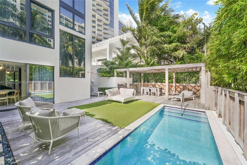 Picture of 2201 Collins Ave # 1, Miami Beach FL 33139