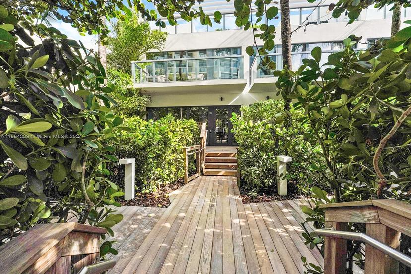 Picture of 2201 Collins Ave # 1, Miami Beach FL 33139