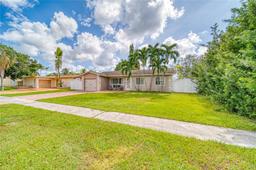 Picture of 1211 NW 96Th Ter, Pembroke Pines, FL 33024