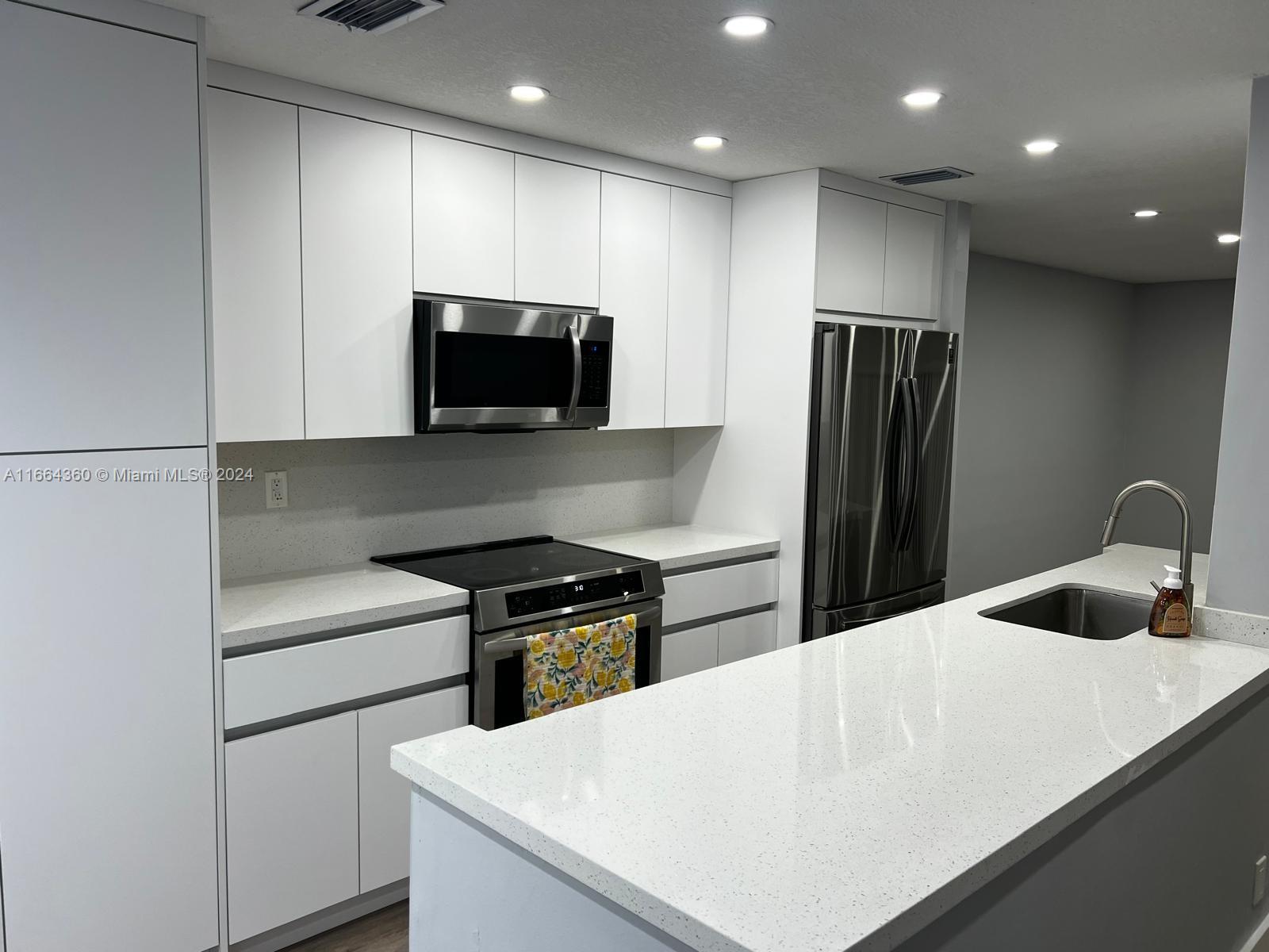 Picture of 8223 NW 8Th St # 11, Plantation, FL 33324