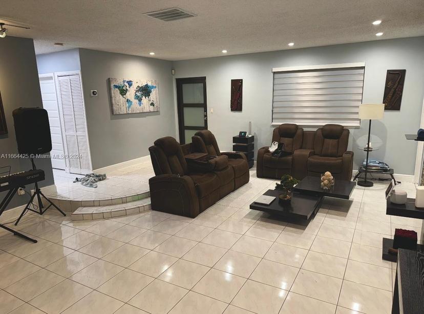 Picture of 565 W 76Th St, Hialeah FL 33014