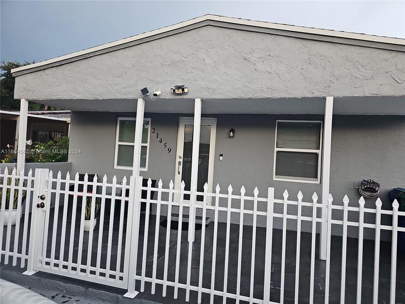 Picture of 21459 NW 40Th Cir Ct, Miami Gardens FL 33055