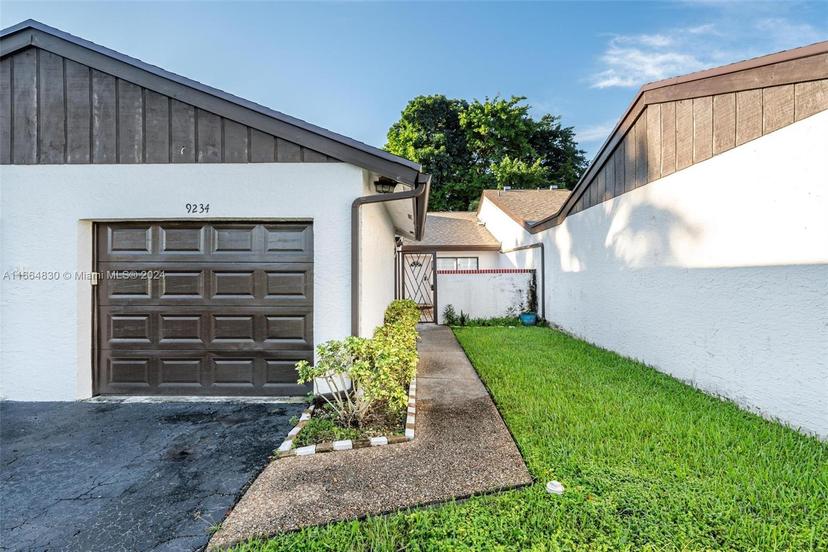 Picture of 9234 Wedgewood Ln # D7, Tamarac FL 33321