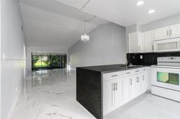 Picture of 9234 Wedgewood Ln # D7, Tamarac, FL 33321