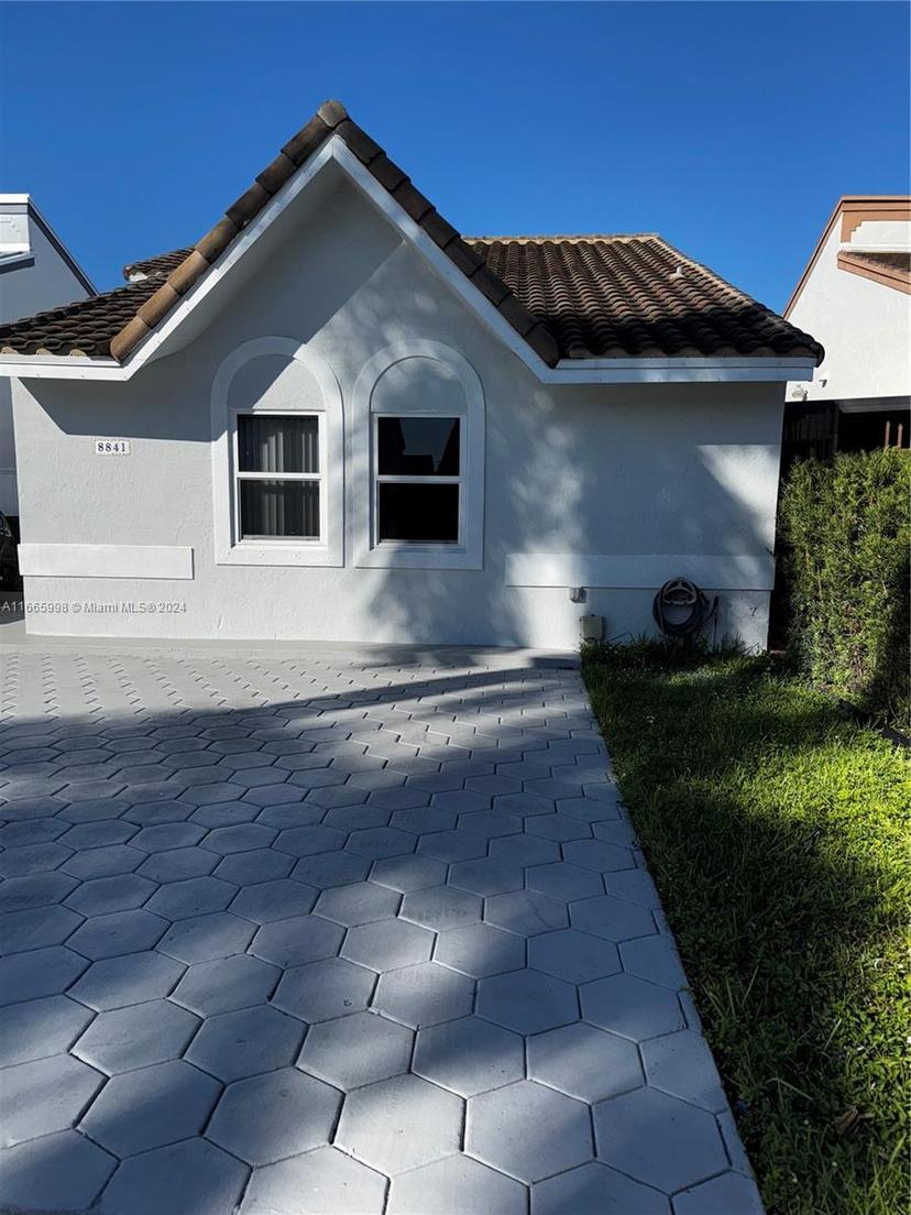 Picture of 8841 NW 108Th Ln, Hialeah Gardens FL 33018