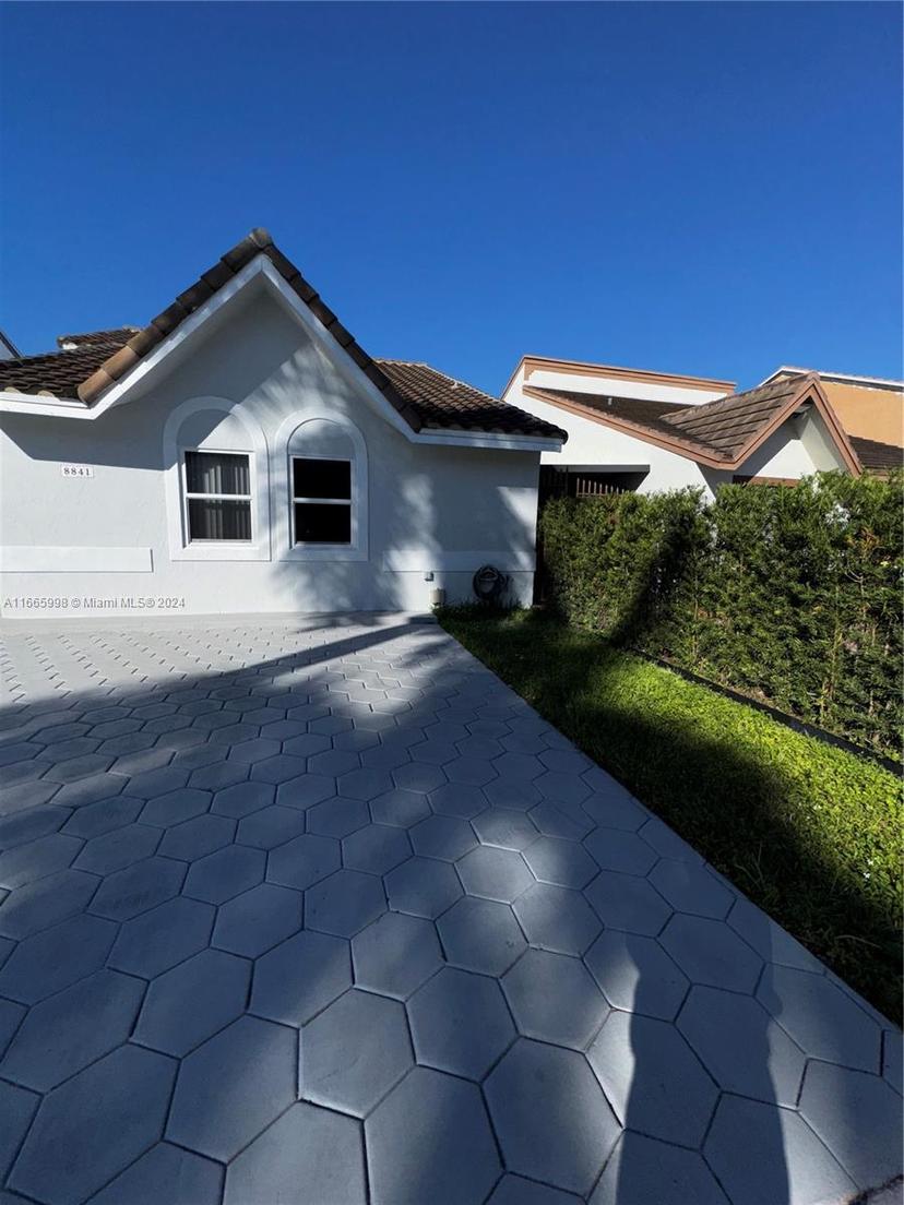 Picture of 8841 NW 108Th Ln, Hialeah Gardens FL 33018