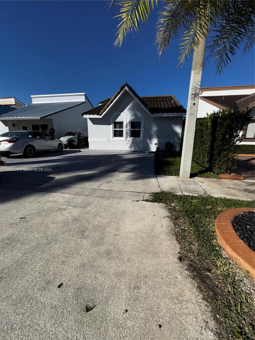 Picture of 8841 NW 108Th Ln, Hialeah Gardens FL 33018
