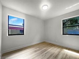 Picture of 910 NE 155Th Ter, North Miami Beach, FL 33162