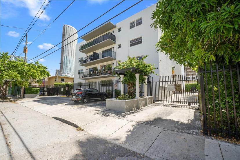Picture of 444 SW 4Th St # 105, Miami FL 33130