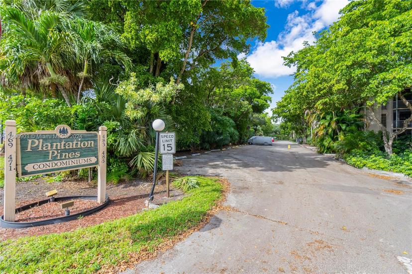Picture of 469 N Pine Island Rd # B202, Plantation FL 33324