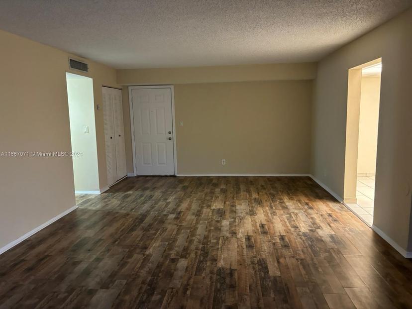 Picture of 17901 NW 68Th Ave # T102, Hialeah FL 33015