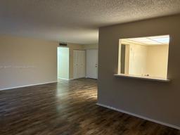 Picture of 17901 NW 68Th Ave # T102, Hialeah, FL 33015