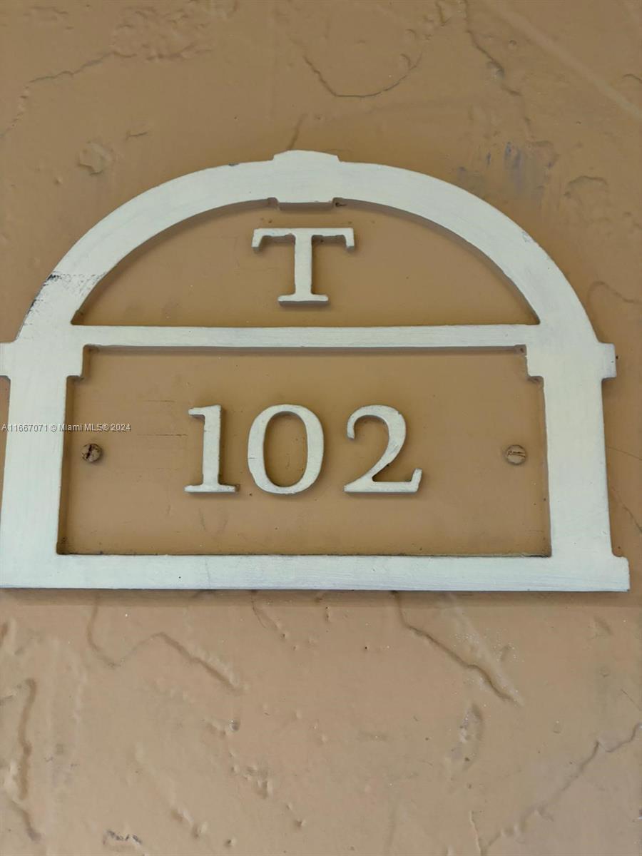 Picture of 17901 NW 68Th Ave # T102, Hialeah, FL 33015