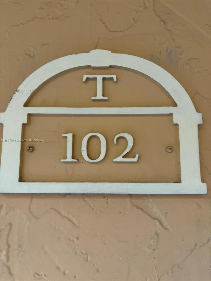 Picture of 17901 NW 68Th Ave # T102, Hialeah FL 33015