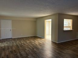 Picture of 17901 NW 68Th Ave # T102, Hialeah, FL 33015