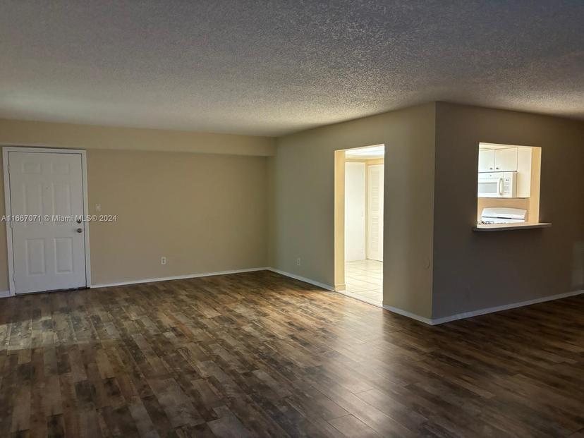 Picture of 17901 NW 68Th Ave # T102, Hialeah FL 33015