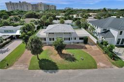 Picture of 6 Tahoe Ln, Sea Ranch Lakes, FL 33308