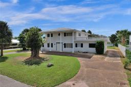 Picture of 6 Tahoe Ln, Sea Ranch Lakes, FL 33308