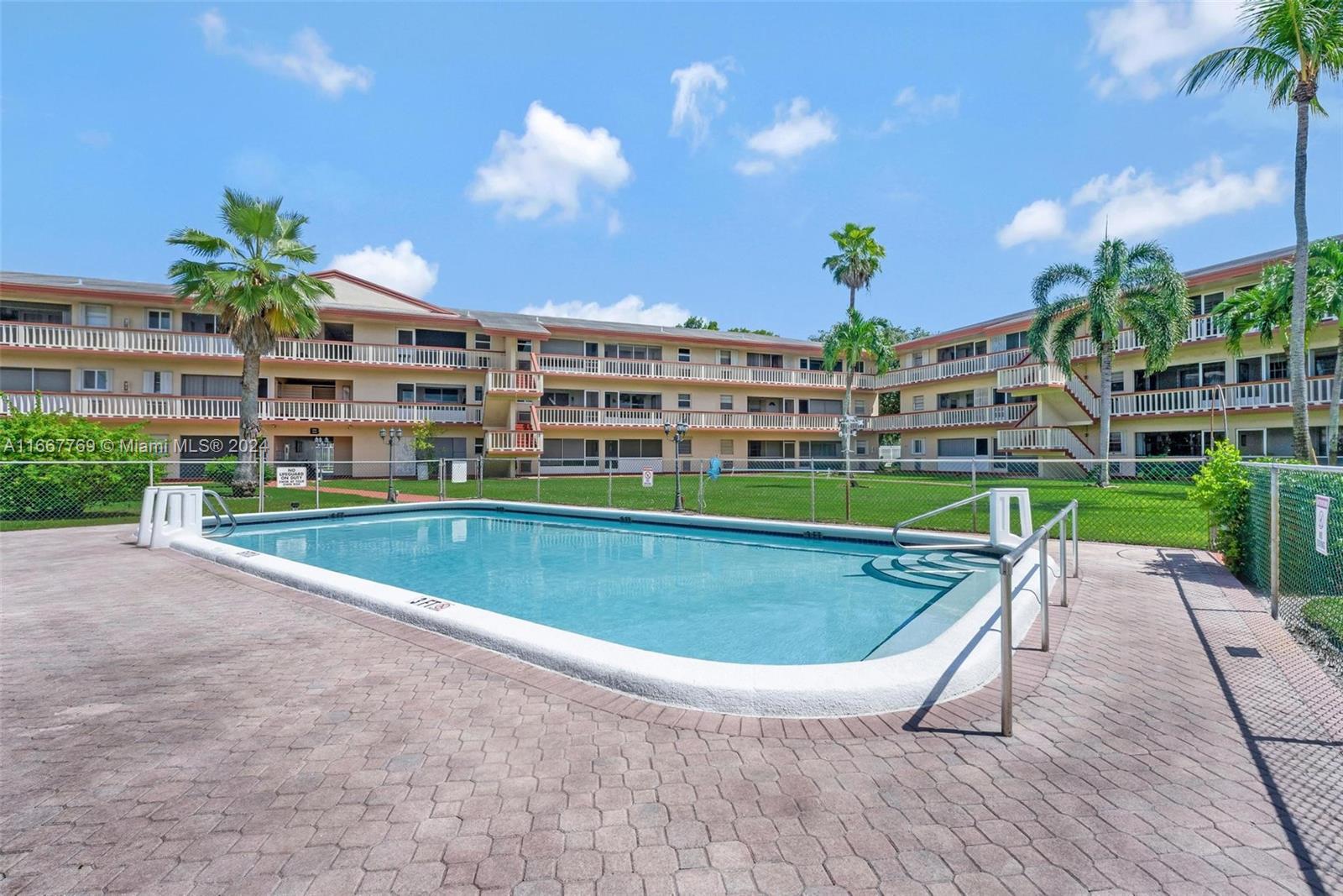 Picture of 5300 Washington St # C111, Hollywood, FL 33021