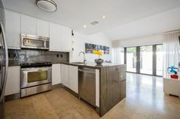 Picture of 21216 Harbor Way # 15, Aventura, FL 33180