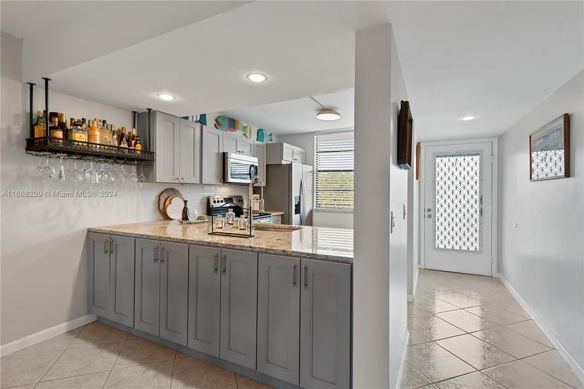 Picture of 1719 Whitehall Dr # 405, Davie FL 33324
